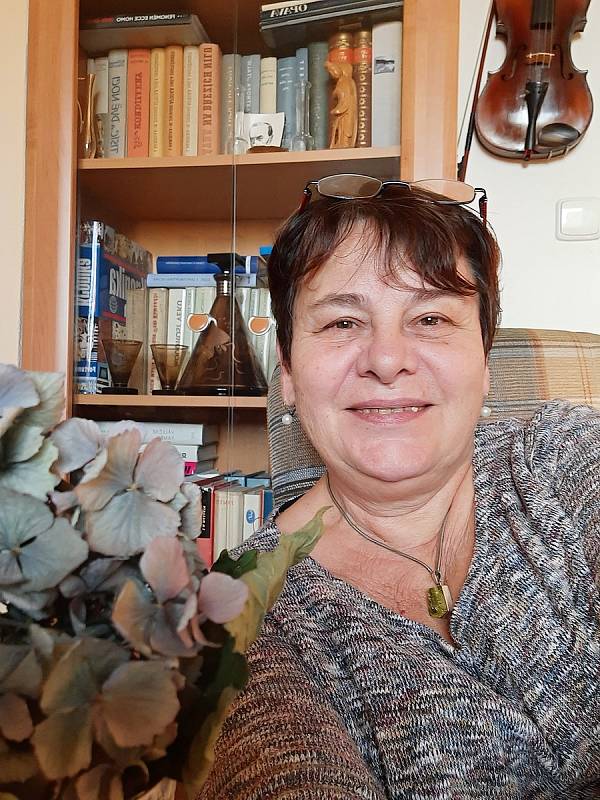 Věra Juříčková Strmisková napsala knížku o svém dětství v Moravci a ve Strážku a dospívání v Bystřici nad Pernštejnem.