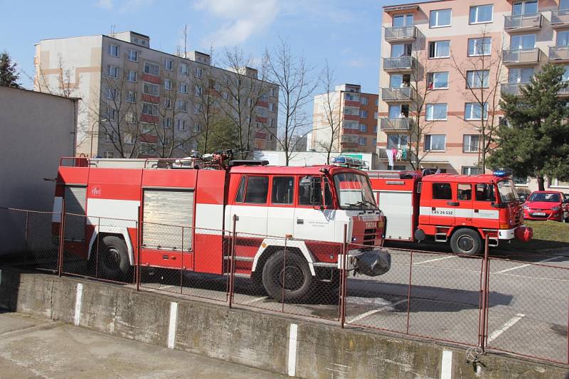 Pacientka přišla k lékaři s příznaky eboly včera v půl třetí odpoledne. Zdravotník okamžitě zavolal na tísňovou linku 150.