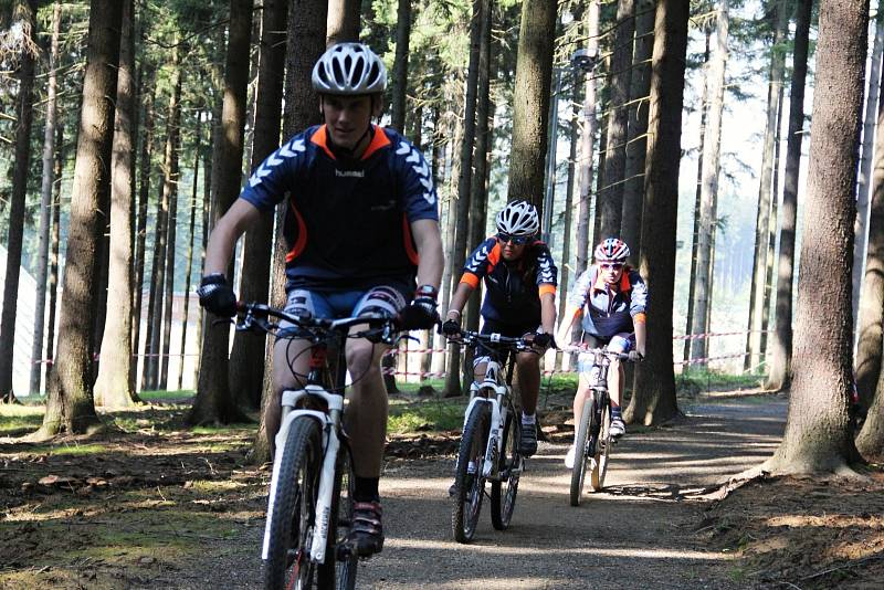 Novoměstské singletracky slouží sportovcům i handicapovaným. O občerstvení a doprovodné služby se postará Test centrum.