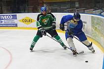 Hokejisté Bohdalce (v zeleném) podlehli vedoucí Přibyslavi 1:3, Vatín (v modrošedém) deklasoval Pavlov.