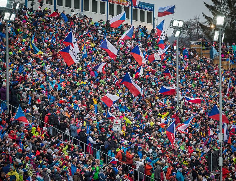 Závod s hromadným startem na 15 km mužů v rámci Světového poháru v biatlonu.