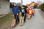 Zvony v Branišově nahradily děti s hrkacími trakaři