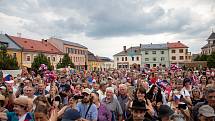 Téměř na den přesně se do Nového Města na Moravě vrátil po devadesáti letech první československý prezident Tomáš Garrigue Masaryk. Novoměští ho v sobotu při městských slavnostech Nova Civitas přivítali stejně jako 17. června 1928 – chlebem a solí. FOTO: 