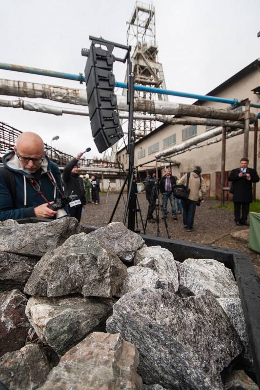 Horníci vyvezli 27. dubna poslední vůz uranové rudy z dolu Rožná I v Dolní Rožínce na Žďársku. Důl Rožná I je posledním uranovým dolem jak na území České republiky, tak i ve střední Evropě. V provozu byl od 1957 do roku 2016.