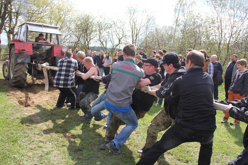 Traktoriáda v Bohuňově.  