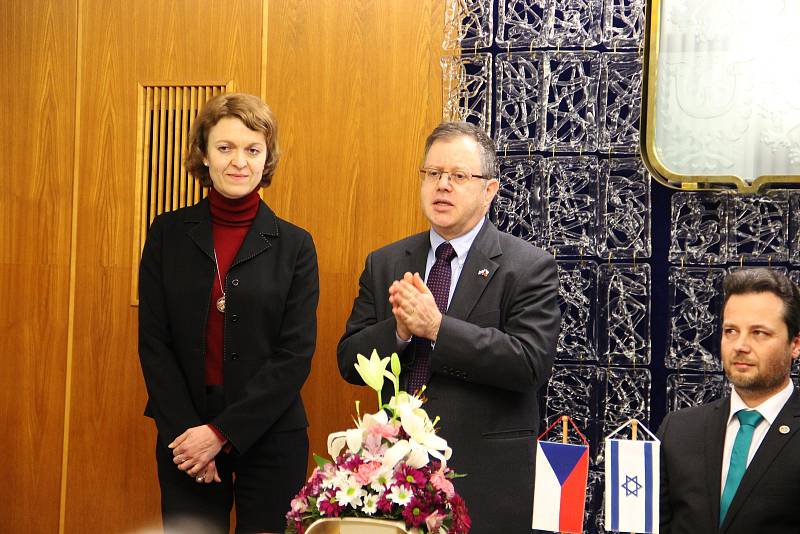 Jaroslavě Doležalové za její čin poděkoval i Daniel Meron, izraelský velvyslanec v České republice.