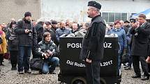 Poslední vozík uranové rudy byl z dolu Rožná 1 u Dolní Rožínky vyvezen z hlubin na povrch 27. dubna 2017.