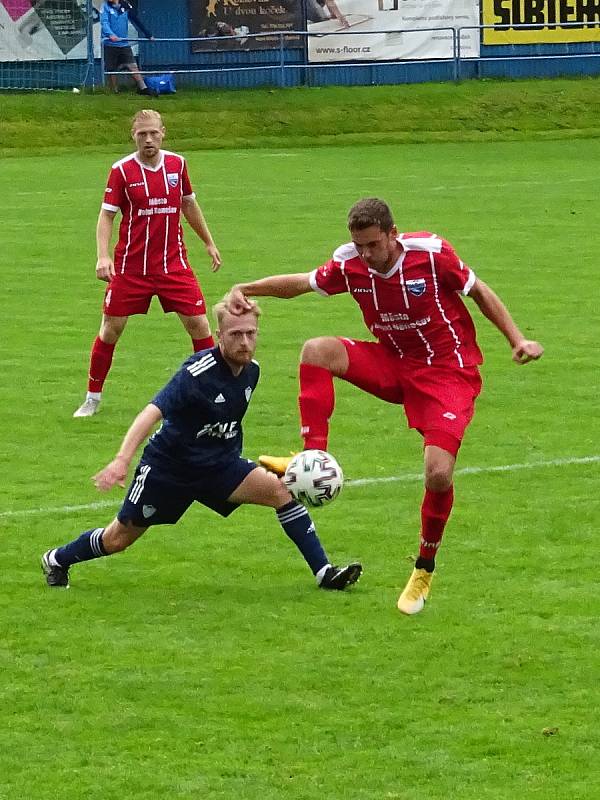 V utkání pátého kola letošního ročníku MSFL doma podlehli fotbalisté Nového Města (v modrém) Dolnímu Benešovu 0:1.