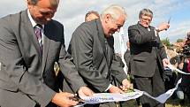 Prezident Miloš Zeman otevřel novou naučnou stezku v Novém Veselí.