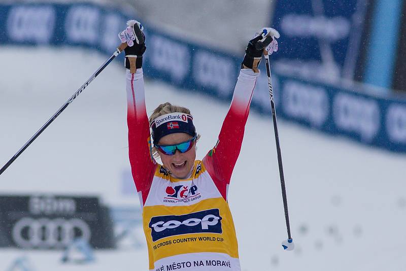 Vítězka Therese Johaugová stíhacím závodě žen na 10 km klasicky v rámci Světového poháru v běhu na lyžích.