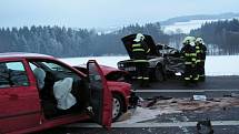 Na více jak dvě hodiny byla ve čtvrtek odpoledne uzavřena silnice mezi Žďárem nad Sázavou a obcí Radňovice poblíž odbočky ke vsi Lhotka.