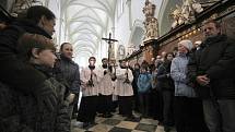 Kardinál Dominik Duka včera sloužil mši svatou v bazilice Nanebevzetí svaté Panny Marie ve Žďáře nad Sázavou.
