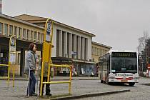 Autobusové a vlakové nádraží ve Žďáře nad Sázavou.