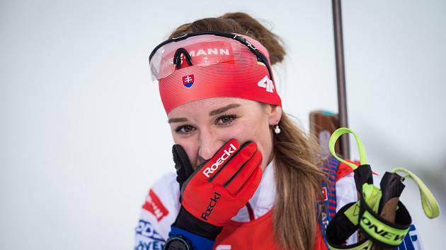 Paulína Fialková v závodu s hromadným startem na 12,5 km žen v rámci Světového poháru v biatlonu.