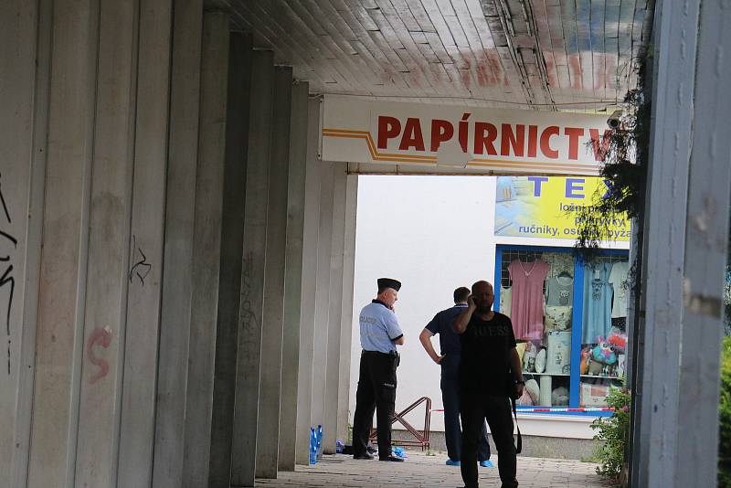 V úterý ráno obsadili a neprodyšně uzavřeli centrum Žďáru nad Sázavou policisté.