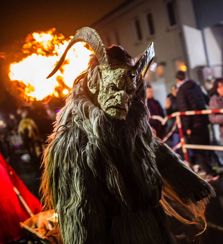 Pochod krampusů ve Žďáře nad Sázavou.