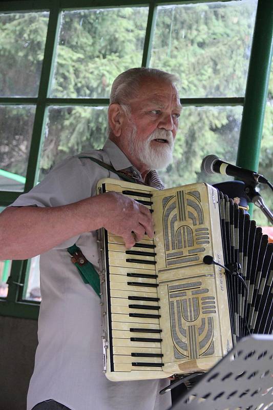 Na své si na akci přijdou milovníci harmonik a heligonek i náruživí tanečníci.