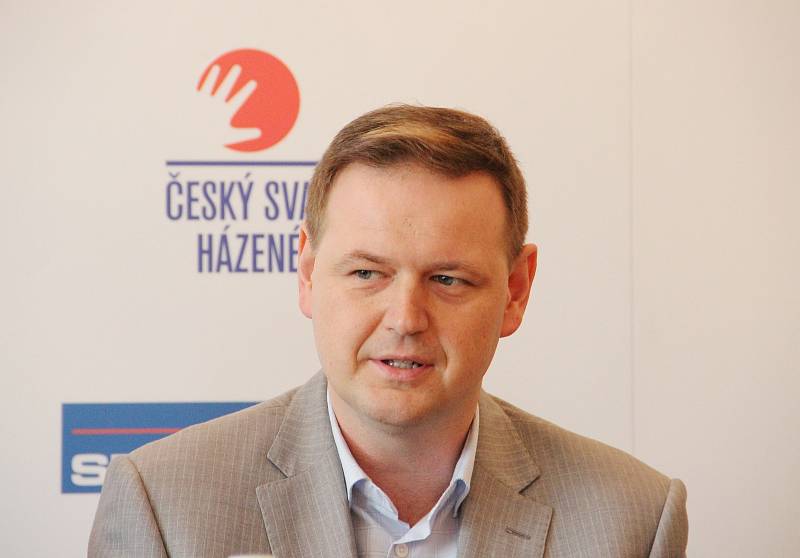 Ředitel MŠ a ZŠ Nové Veselí a ředitel republikového finále Tomáš Augustýn při tiskové konferenci před turnajem.