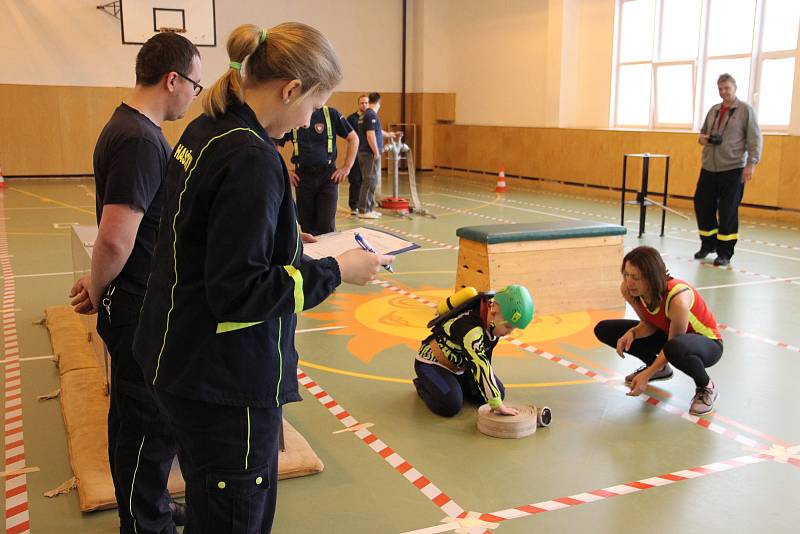 Na juniorskou obdobu klání Toughest Firefighter Alive – Nejtvrdší hasič přežije, přijely do Žďáru hasičské sbory z celého regionu. Své síly měřily děti na trati, kde jednotlivé úkoly simulovaly skutečný zásah.