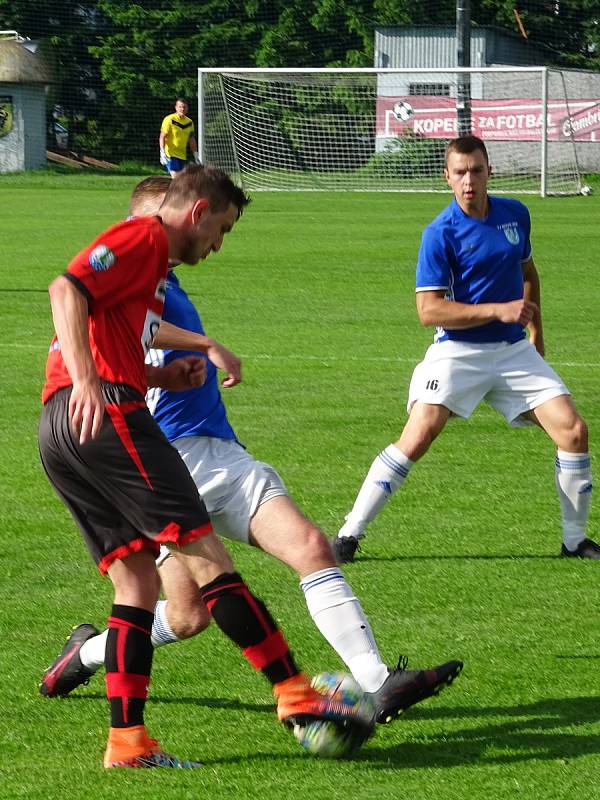 Vítězem letošního ročníku Krajského poháru Vysočiny se stali fotbalisté Nové Vsi (v modrých dresech). Sapeli Polnou ve středu zdolali 3:0.