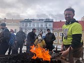 Kovářská dílna vyrostla přímo před Starou radnicí ve Žďáře nad Sázavou.