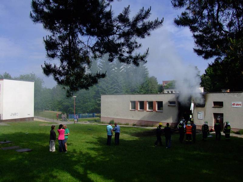 Ve Žďáře nad Sázavou v ulici Bratří Čapků hořel sklad zábavní pyrotechniky. 