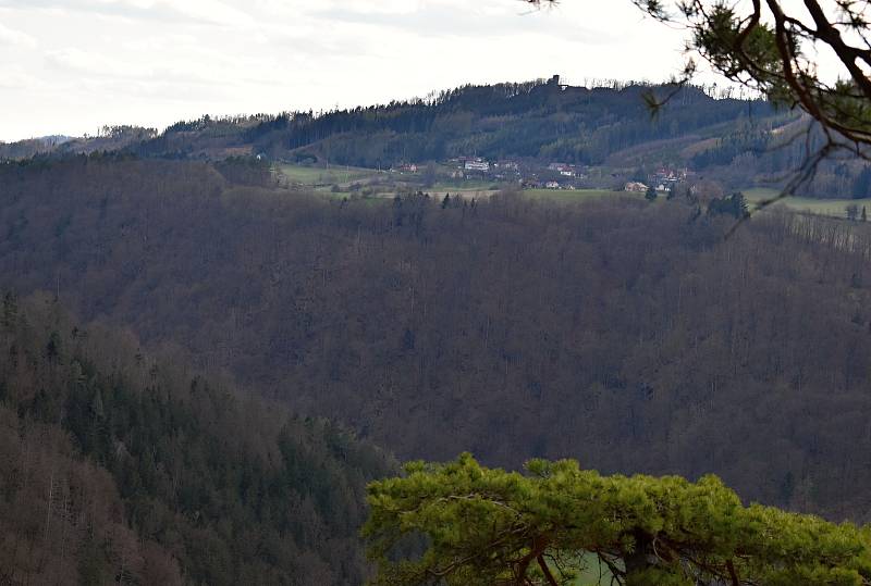 Vyhlídka nedaleko Víru se těší neobyčejné pozornosti turistů.