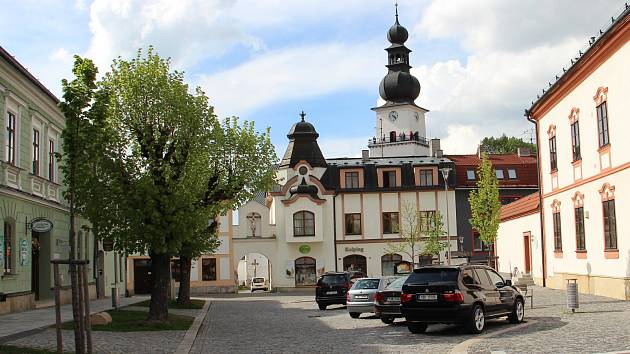 Z vrcholku věže kostela svatého Prokopa je město Žďár jako na dlani. A nejen samotné město. Krásný výhled je i na nedalekou Zelenou horu s poutním kostelem svatého Jana Nepomuckého.