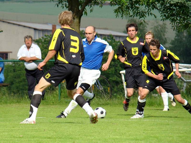 Fotbalisté Bohdalova zápas v Nové Vsi nezvládli a pokud se budou chtít zachránit, musí v posledním kole porazit rovněž ohrožený Stonařov.  