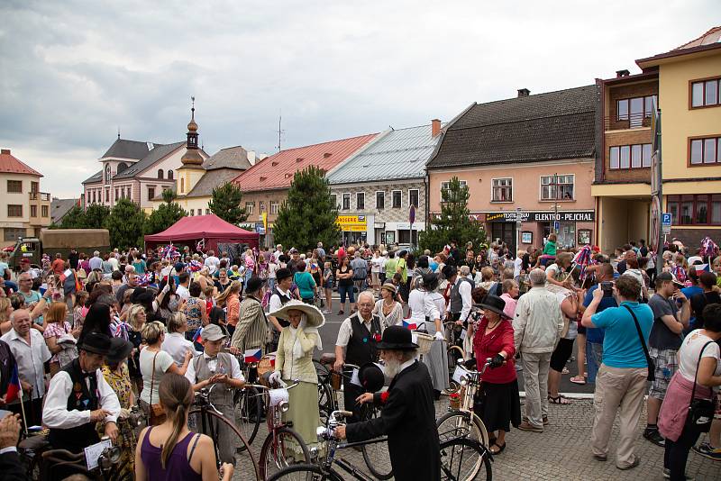 Téměř na den přesně se do Nového Města na Moravě vrátil po devadesáti letech první československý prezident Tomáš Garrigue Masaryk. Novoměští ho v sobotu při městských slavnostech Nova Civitas přivítali stejně jako 17. června 1928 – chlebem a solí. FOTO: 