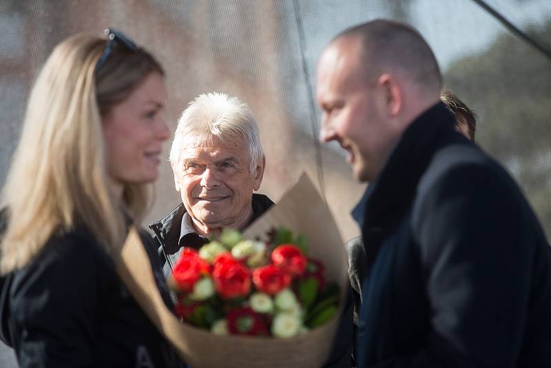 Vítání rychlobruslařky Martiny Sáblíkové v jejím rodném Žďáře nad Sázavou.