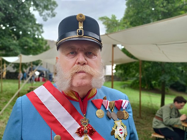 Setkání císařů ve Velkém Meziříčí: nechyběli muži v uniformách a dobová kuchyně