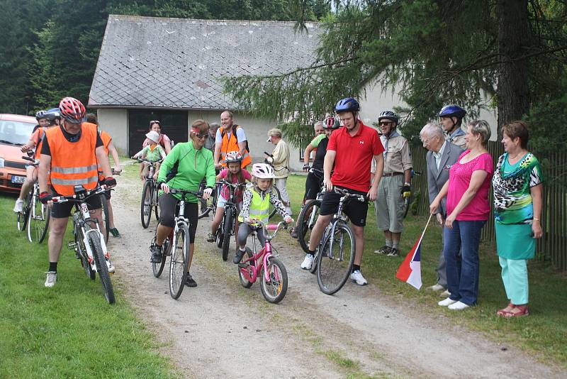 Po stopách kluka z hájenky se rok co rok vydávají cyklisté.