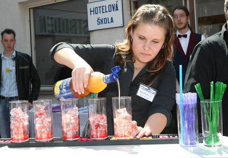 Návštěvníci velkomeziříčského Gastrodne tak mohli vidět například juniorskou barmanskou soutěž nebo oblíbený číšnický trojboj.