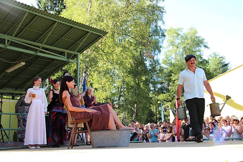 Při tradičním Retrodnu se ve Svratce bavili už podeváté. Foto: Deník/Lenka Mašová