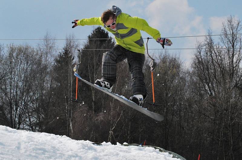 Návštěvníky Fajtova kopce u Velkého Meziříčí čekala opět velká podívaná v podobě Horsefeathers Velké louže a Jib & Jump best trick session. 