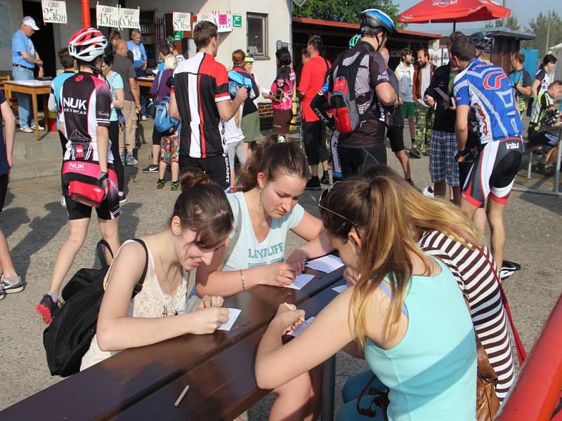 Měřínské padesátky se i letos zúčastnily stovky turistů i cyklistů. 