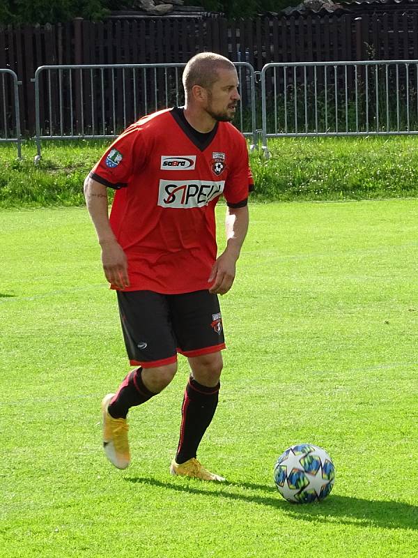 Vítězem letošního ročníku Krajského poháru Vysočiny se stali fotbalisté Nové Vsi (v modrých dresech). Sapeli Polnou ve středu zdolali 3:0.