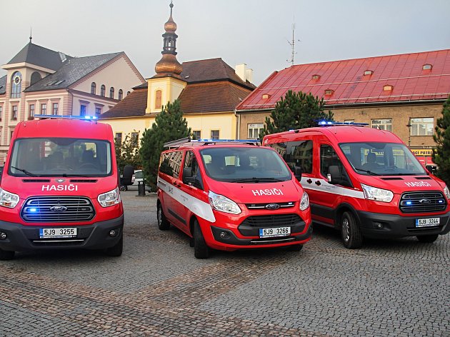 Nové auto si odváželi hasiči z Olešné, Slavkovic a Petrovic