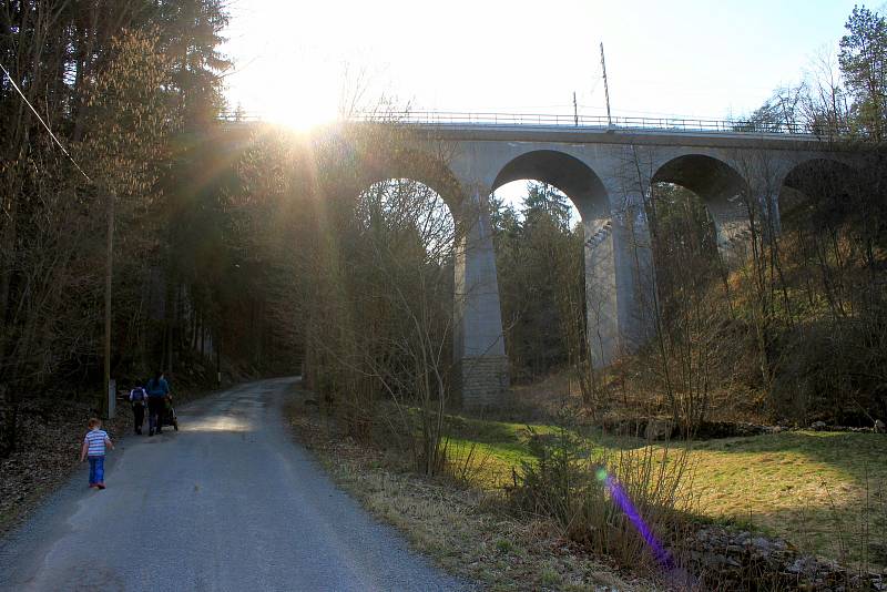 Malý železniční viadukt Kutiny