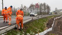 Na silnici 38 okolo obce Sklené nad Oslavou byla 19.4. 2017 zahájena stavba obchvatu.