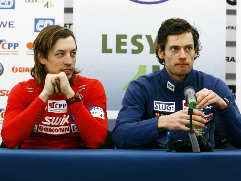 2011 - Tisková konference reprezentace České republiky před FIS Kajot Ski Sprint v Liberci. Duo reprezentantů Martin Koukal, Dušan Kožíšek.