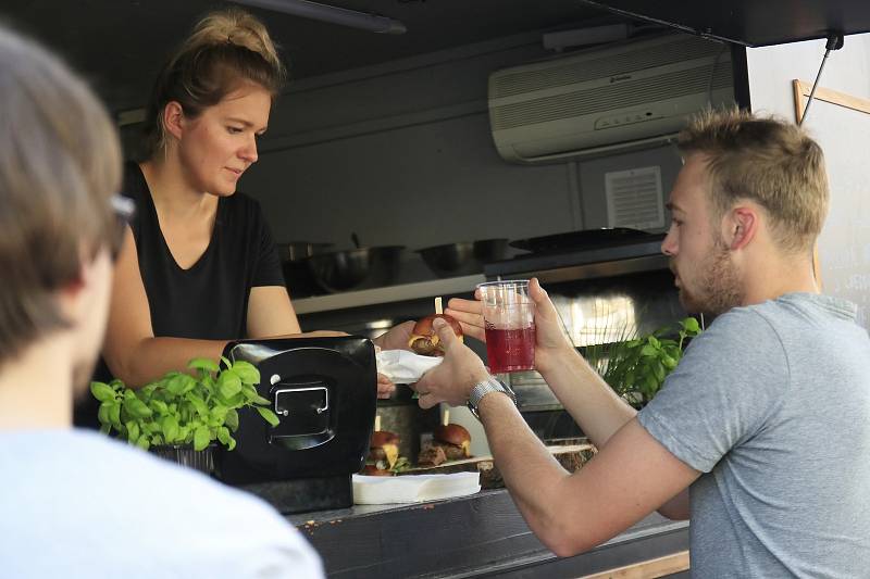 První ročník Burger beer festu na náměstí ve Velkém Meziříčí.