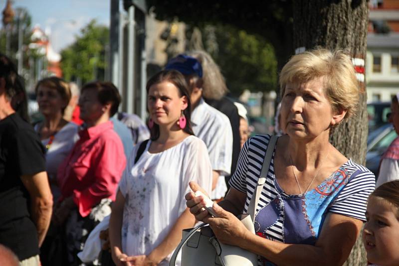 Dvaadvacátý ročník Slavností jeřabin zahájil průvod, v jehož čele kráčeli nepřehlédnutelní obři z Flobecqu. Kulturní festival, do jehož organizace se zapojilo hned několik městských subjektů, potrvá až do 18. září.