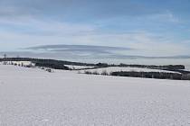 Kopec Kříb u Rokytna poskytuje nádherný výhled do krajiny.