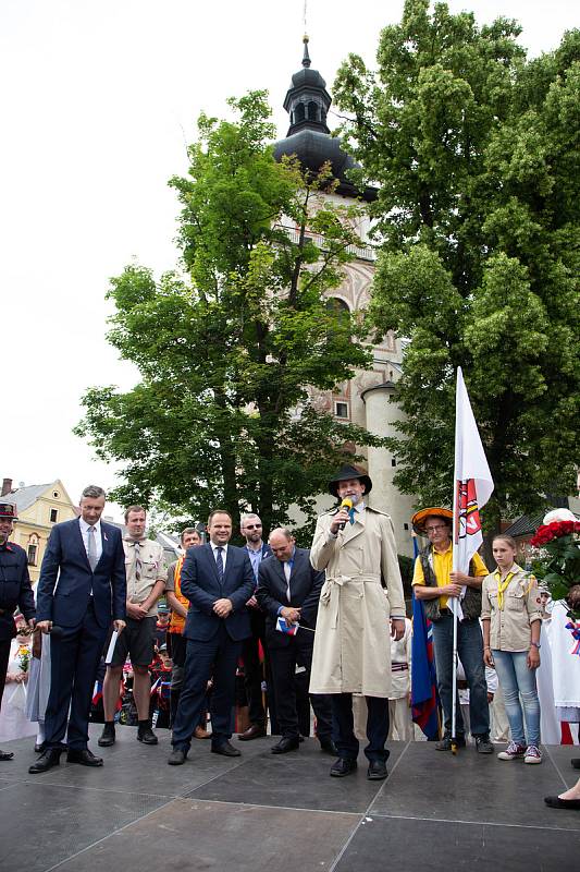 Téměř na den přesně se do Nového Města na Moravě vrátil po devadesáti letech první československý prezident Tomáš Garrigue Masaryk. Novoměští ho v sobotu při městských slavnostech Nova Civitas přivítali stejně jako 17. června 1928 – chlebem a solí. FOTO: 