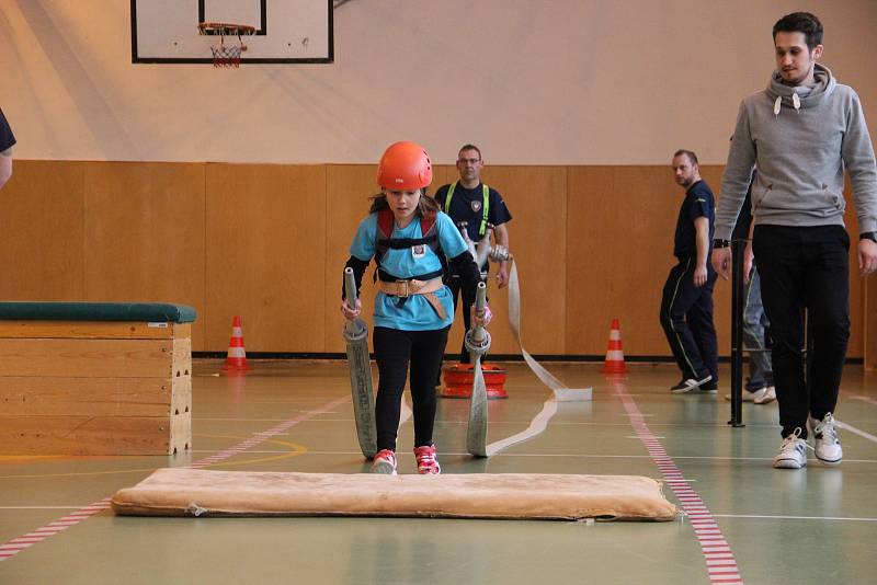 Na juniorskou obdobu klání Toughest Firefighter Alive – Nejtvrdší hasič přežije, přijely do Žďáru hasičské sbory z celého regionu. Své síly měřily děti na trati, kde jednotlivé úkoly simulovaly skutečný zásah.