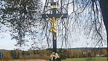 František Gregor se pustil do opravy drobné sakrální památky. Takto vypadá kříž nyní.