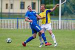 V semifinále krajského poháru nestačili fotbalisté Světlé nad Sázavou (v modrém) na Novou Ves (ve žlutých dresech), která je po výhře 3:0 ve finále.