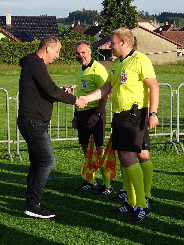 Vítězem letošního ročníku Krajského poháru Vysočiny se stali fotbalisté Nové Vsi (v modrých dresech). Sapeli Polnou ve středu zdolali 3:0.